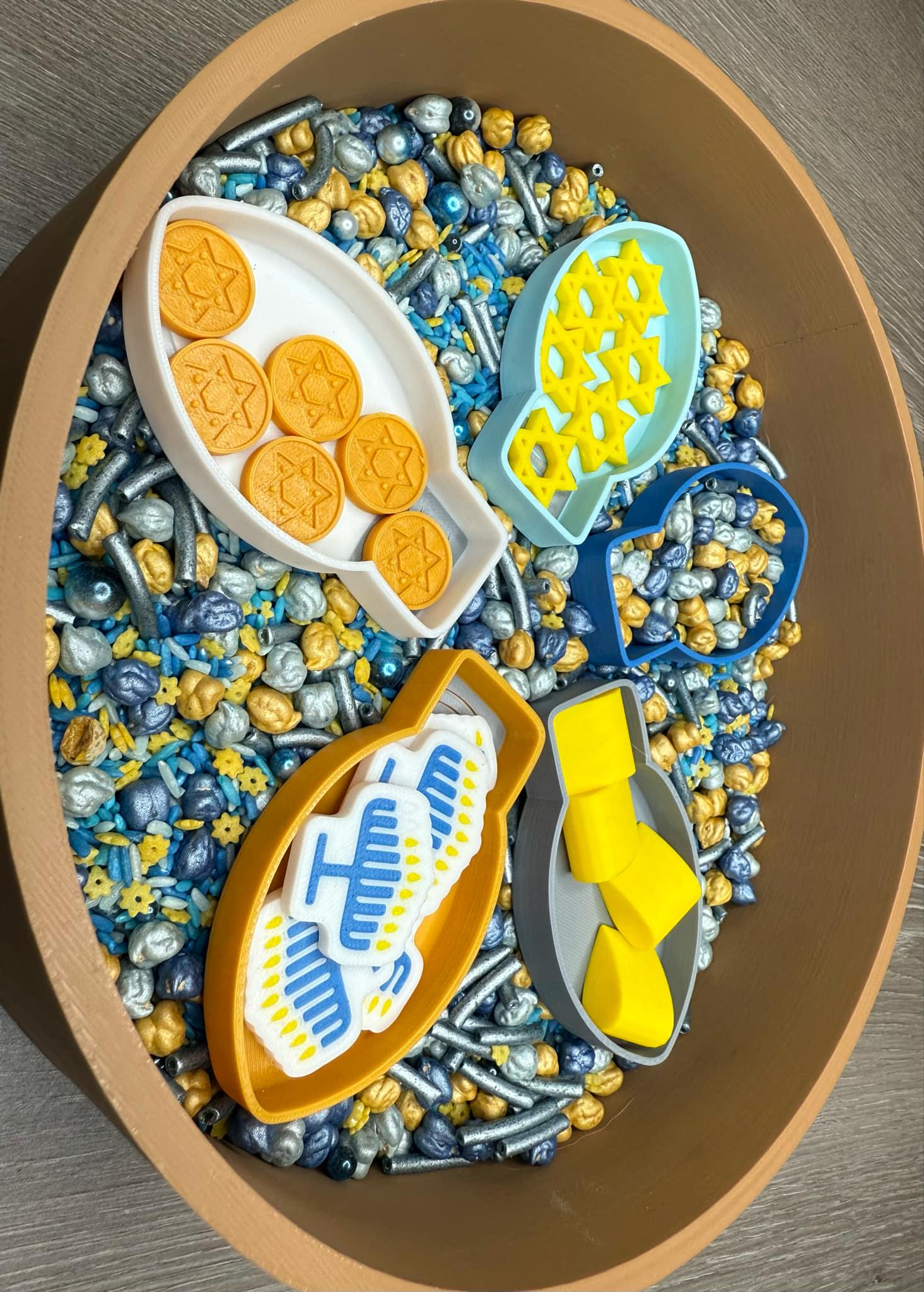 Hanukka light sensory trays, Hanukkah light sensory trays, holiday light bulb sensory activity, sensory play lights, light bulb trays